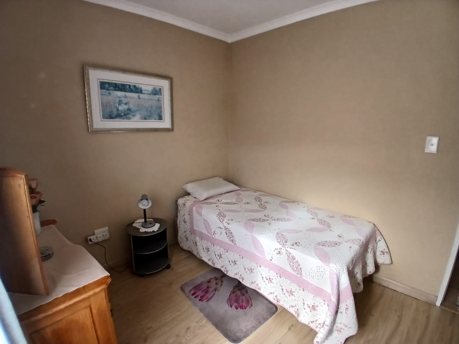 To Let 2 Bedroom Property for Rent in Guldenland Western Cape